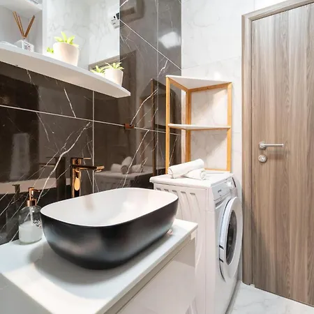 2 Bedroom Gorgeous In * Seline