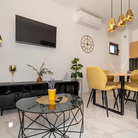 2 Bedroom Gorgeous In * Seline